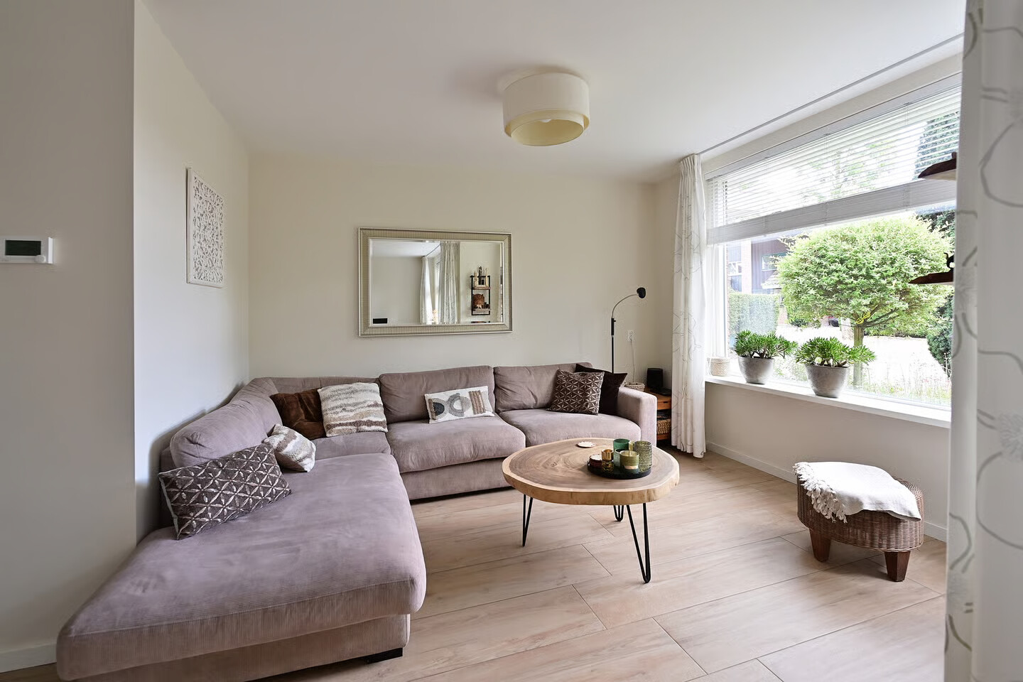 Tussenwoning te koop: Hoofdweg 50, Huizen