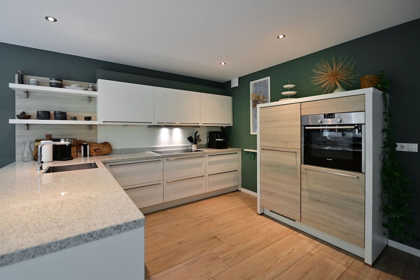 Tussenwoning te koop: Hoofdweg 50, Huizen