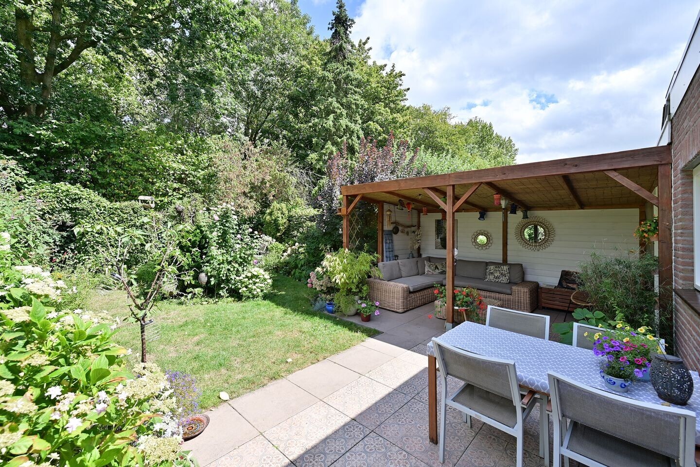 Tussenwoning te koop: Hoofdweg 50, Huizen