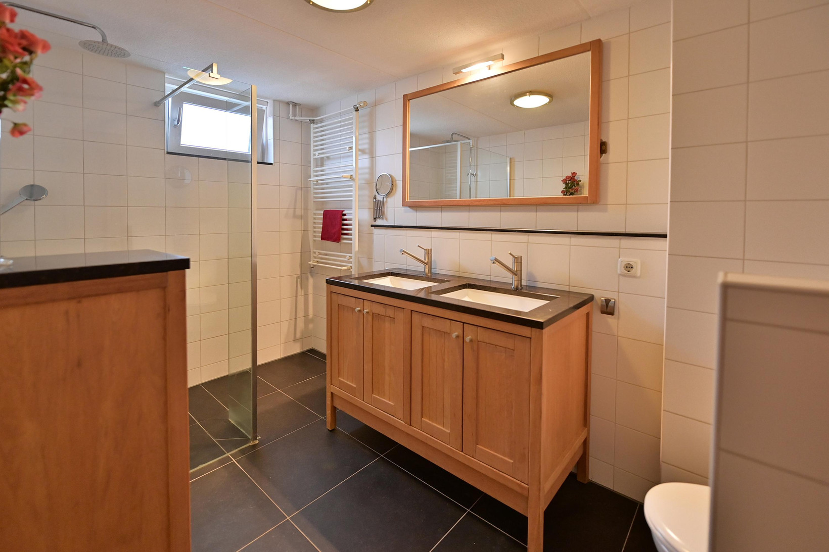 Tussenwoning te koop: Gooierserf 152, Huizen