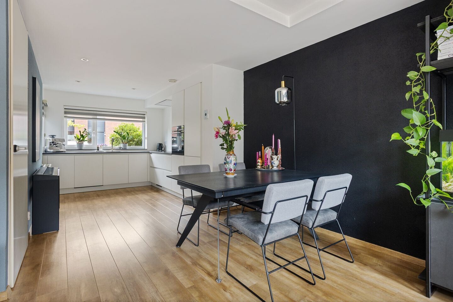 Tussenwoning te koop: Graaf Gerolf 5, Huizen