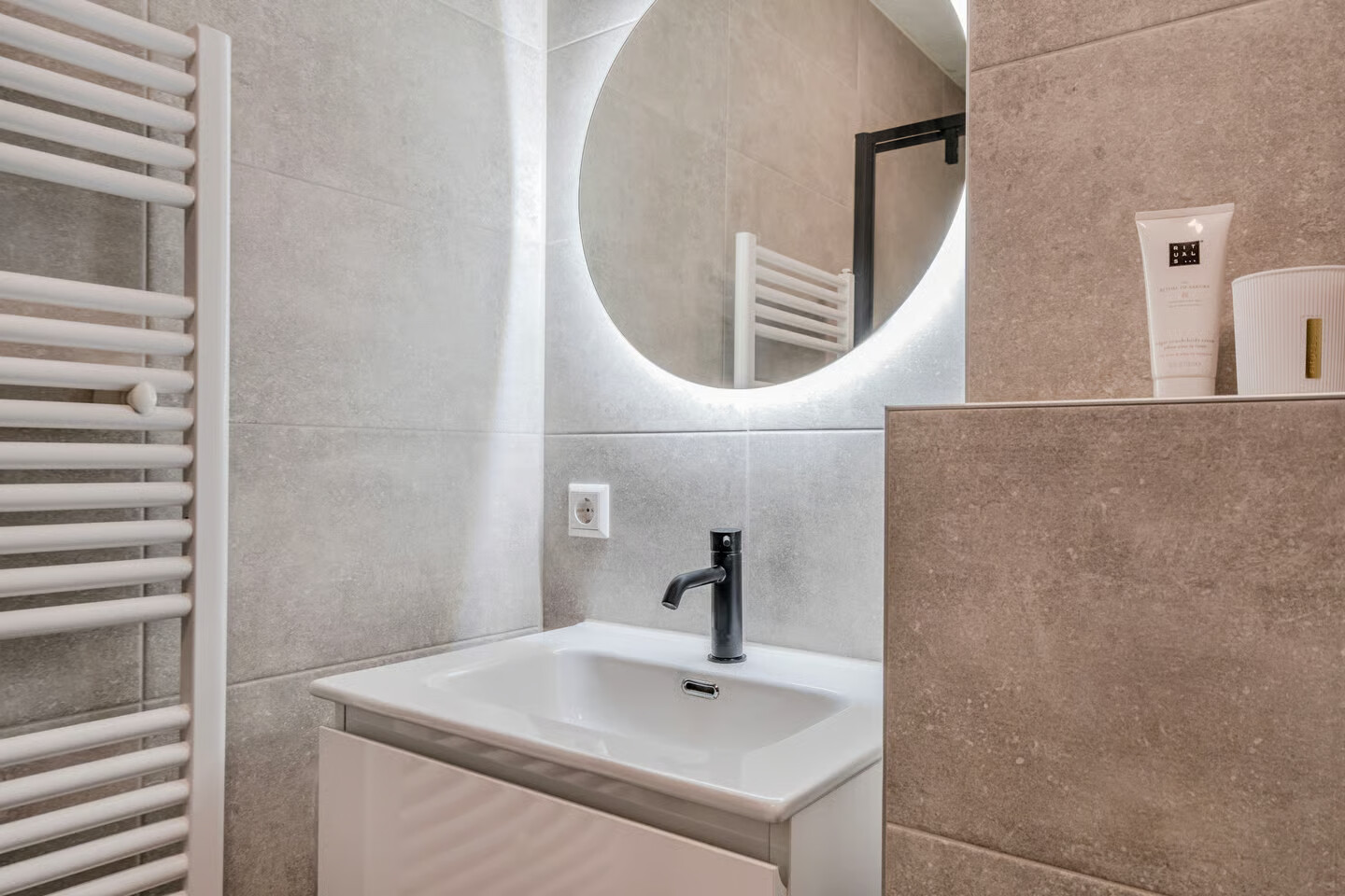 Appartement te koop: Graaf Floris 26, Huizen