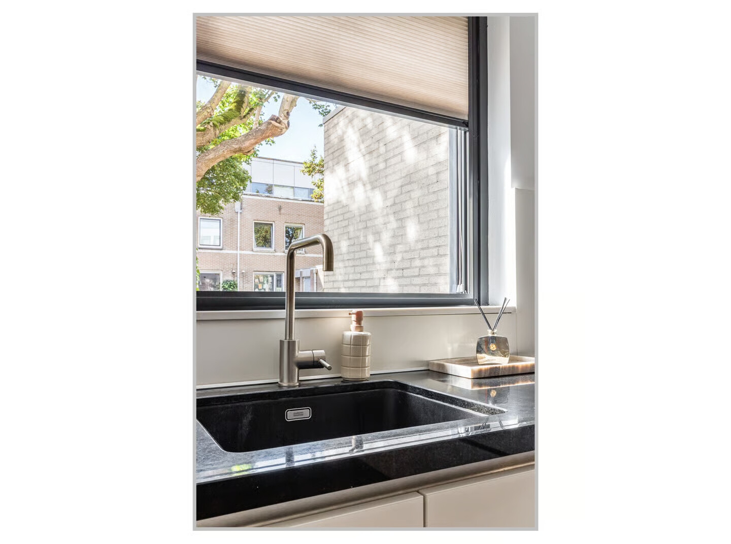 Tussenwoning te koop: Jimi Hendrixstraat 18, Almere