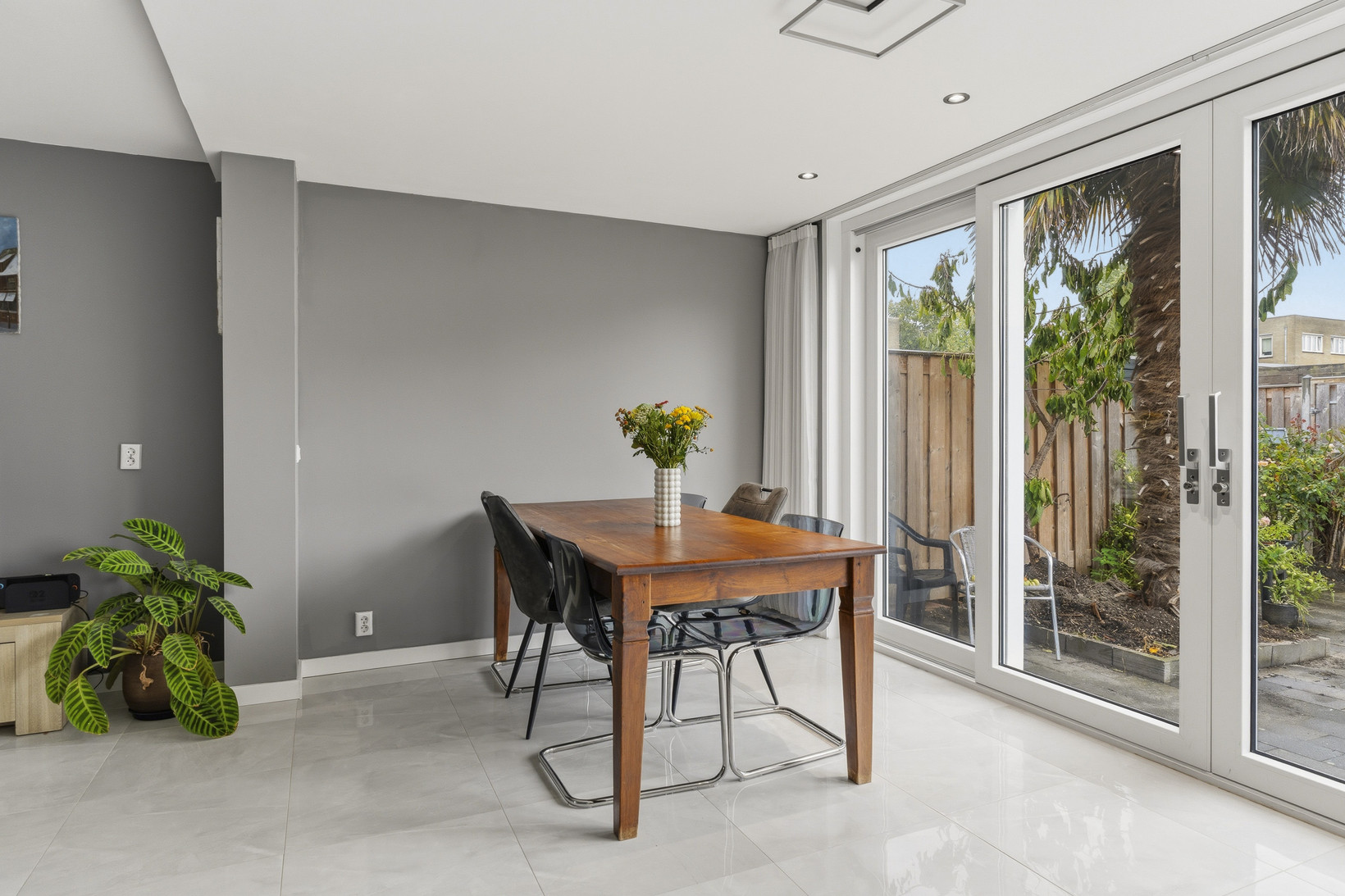Tussenwoning te koop: Carusostraat 12, Almere