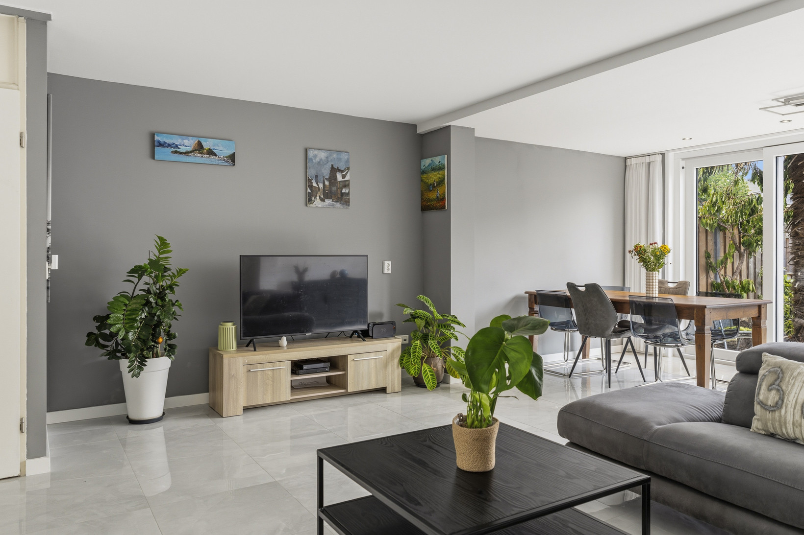 Tussenwoning te koop: Carusostraat 12, Almere