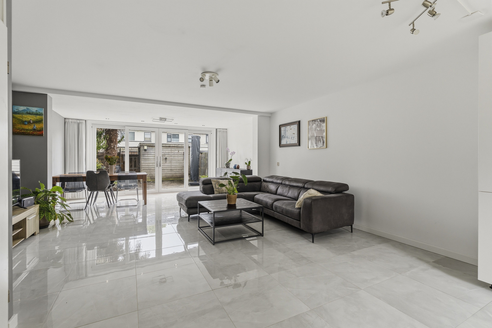 Tussenwoning te koop: Carusostraat 12, Almere