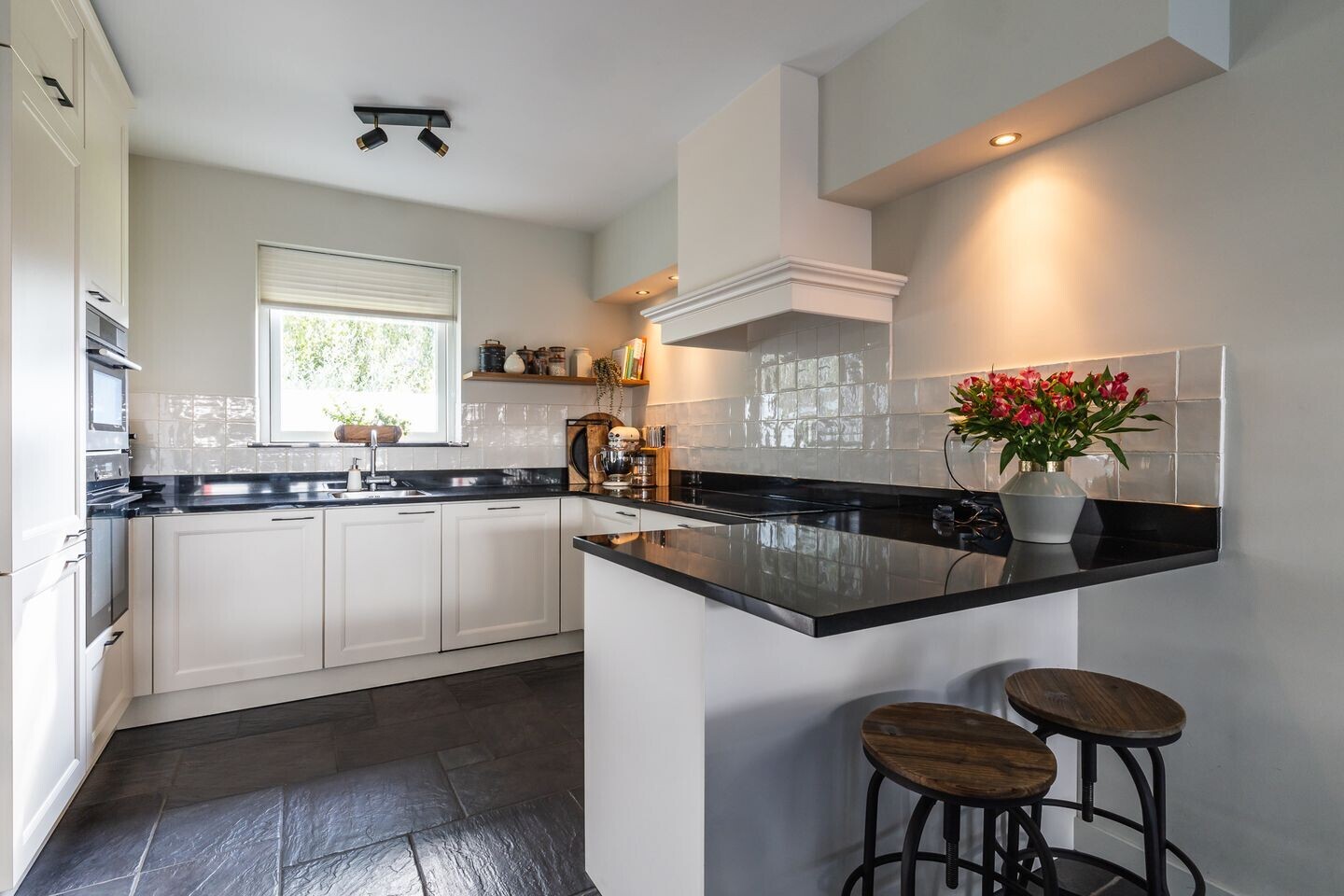 Tussenwoning te koop: fien de la marpad 10, Almere