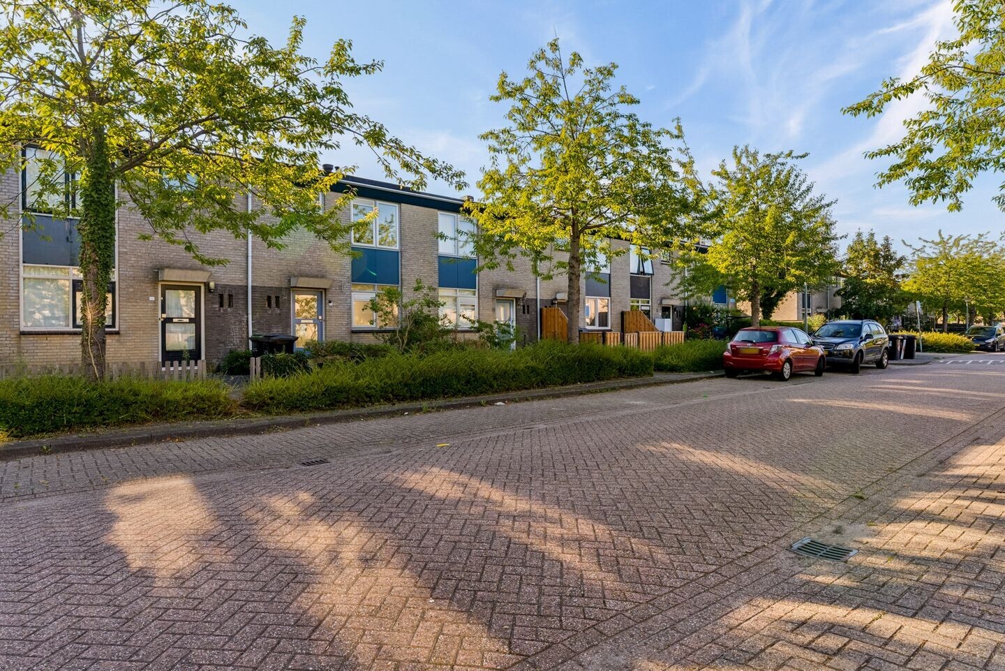 Tussenwoning te koop: Cellostraat 13, Almere