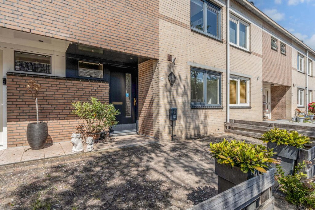 Tussenwoning te koop: Paukenstraat 17, Almere