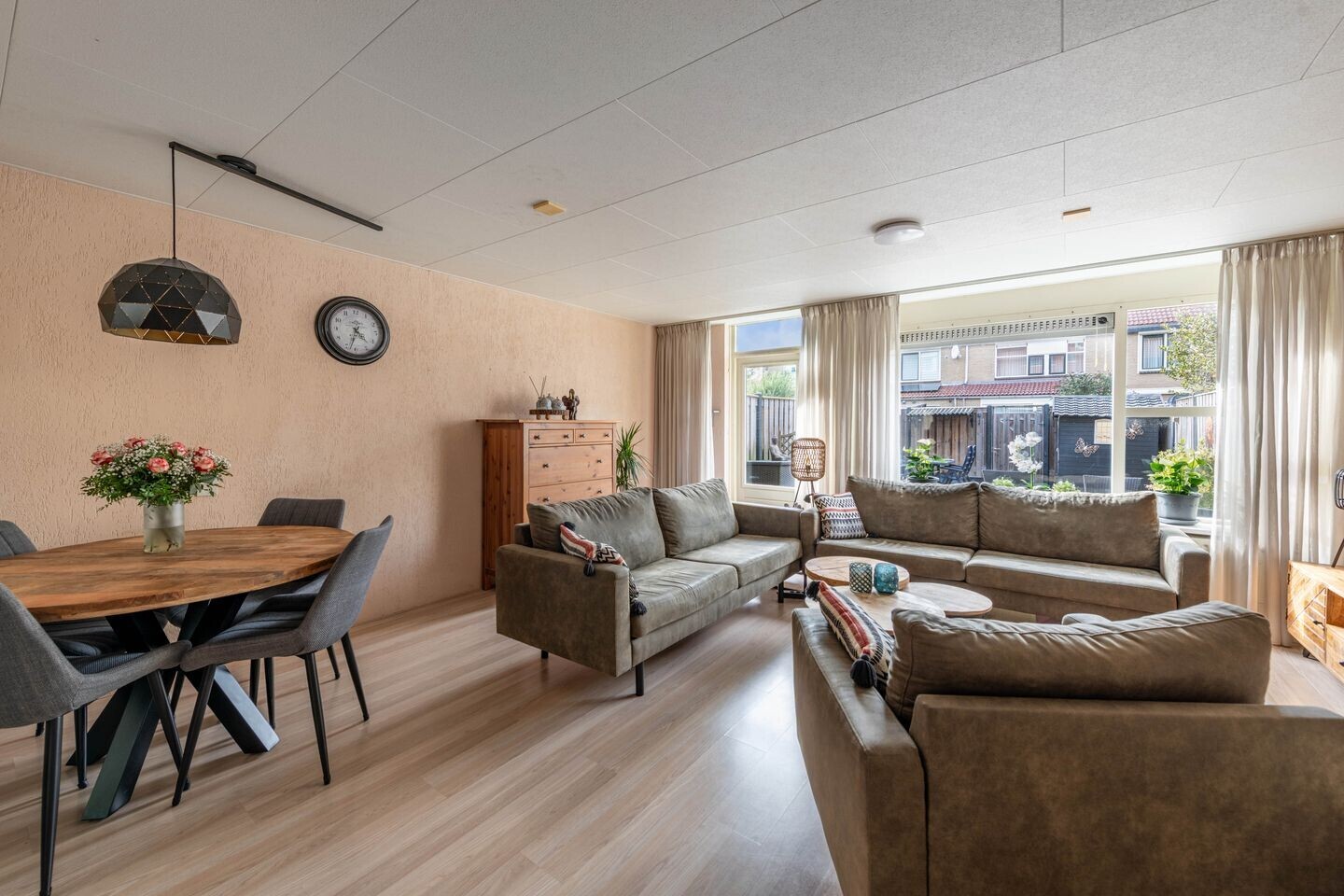 Tussenwoning te koop: Zoutgrasstraat 54, Almere