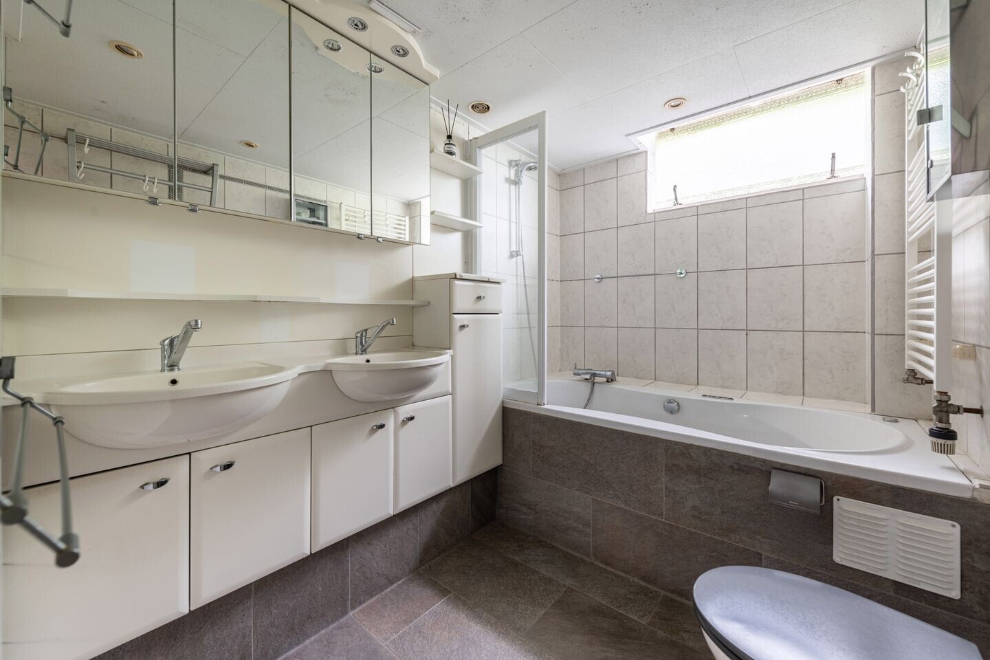 Tussenwoning te koop: Zoutgrasstraat 54, Almere
