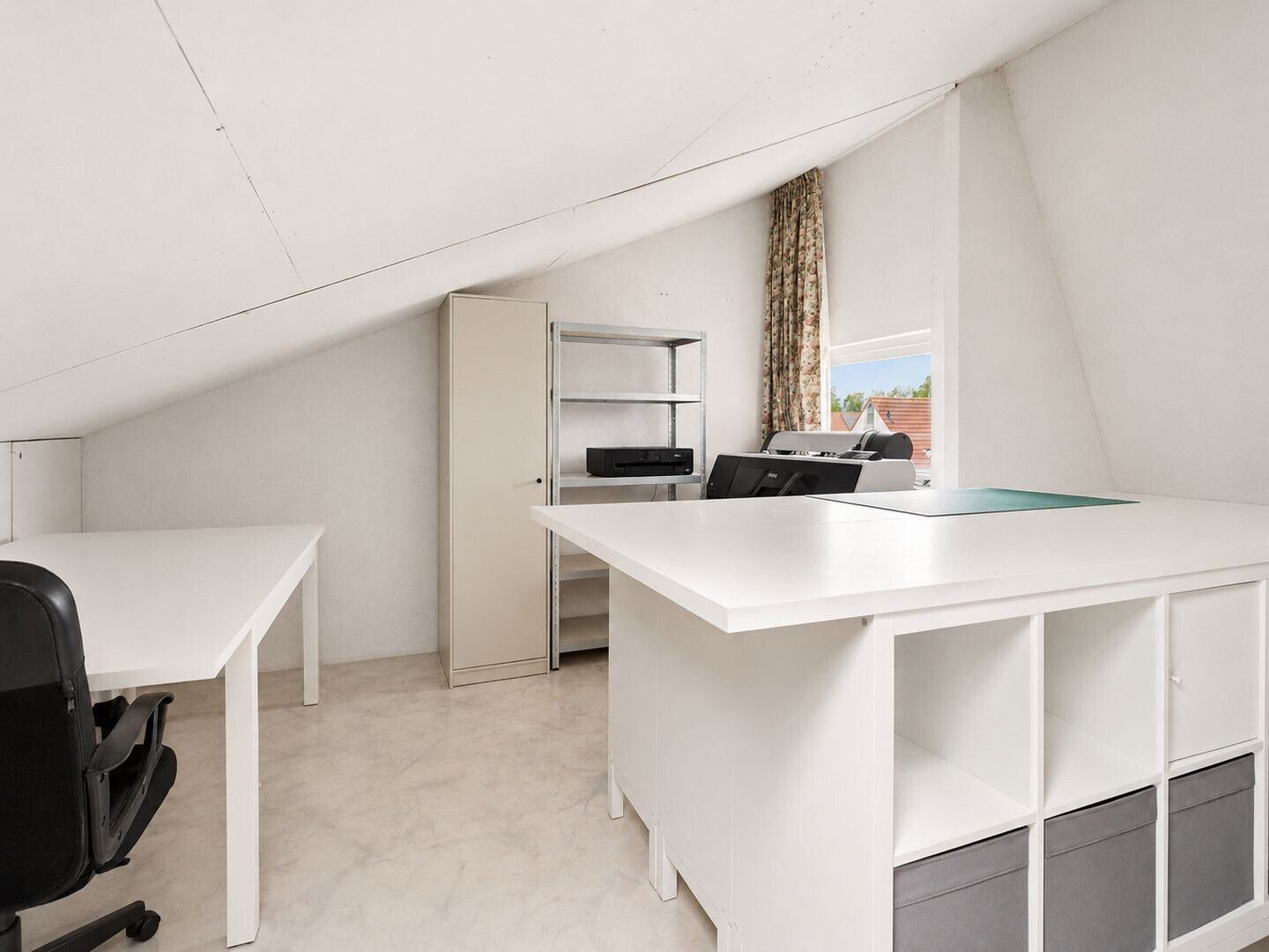 Tussenwoning te koop: Fluitekruidstraat 27, Almere