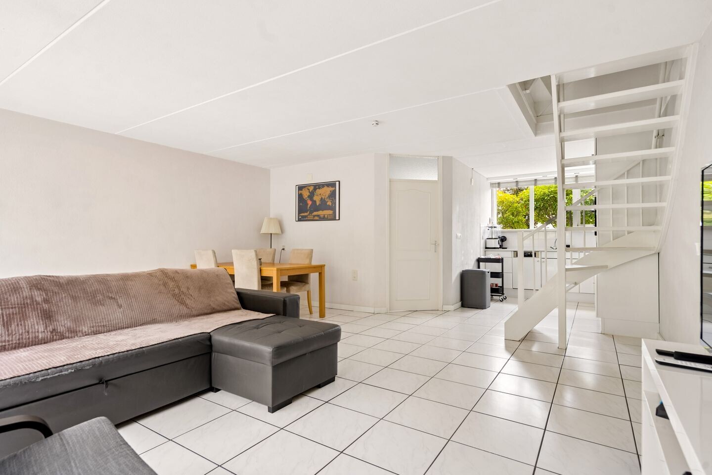 Tussenwoning te koop: Fluitekruidstraat 27, Almere