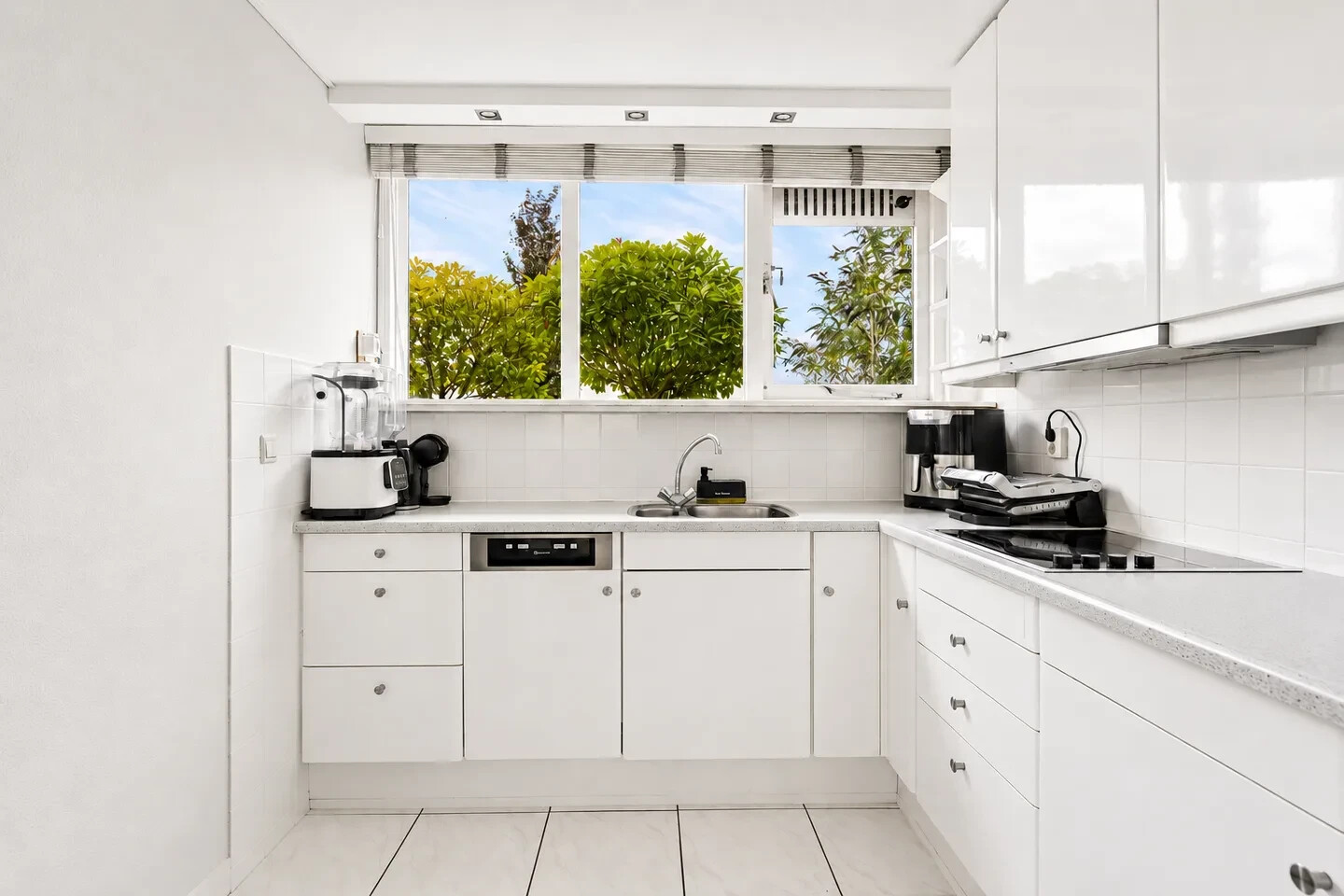 Tussenwoning te koop: Fluitekruidstraat 27, Almere
