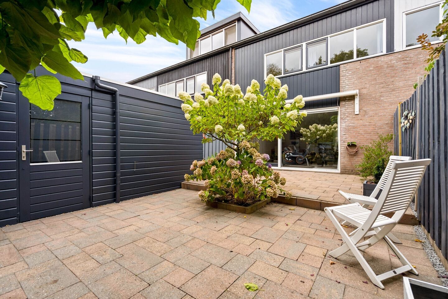 Tussenwoning te koop: Fluitekruidstraat 27, Almere