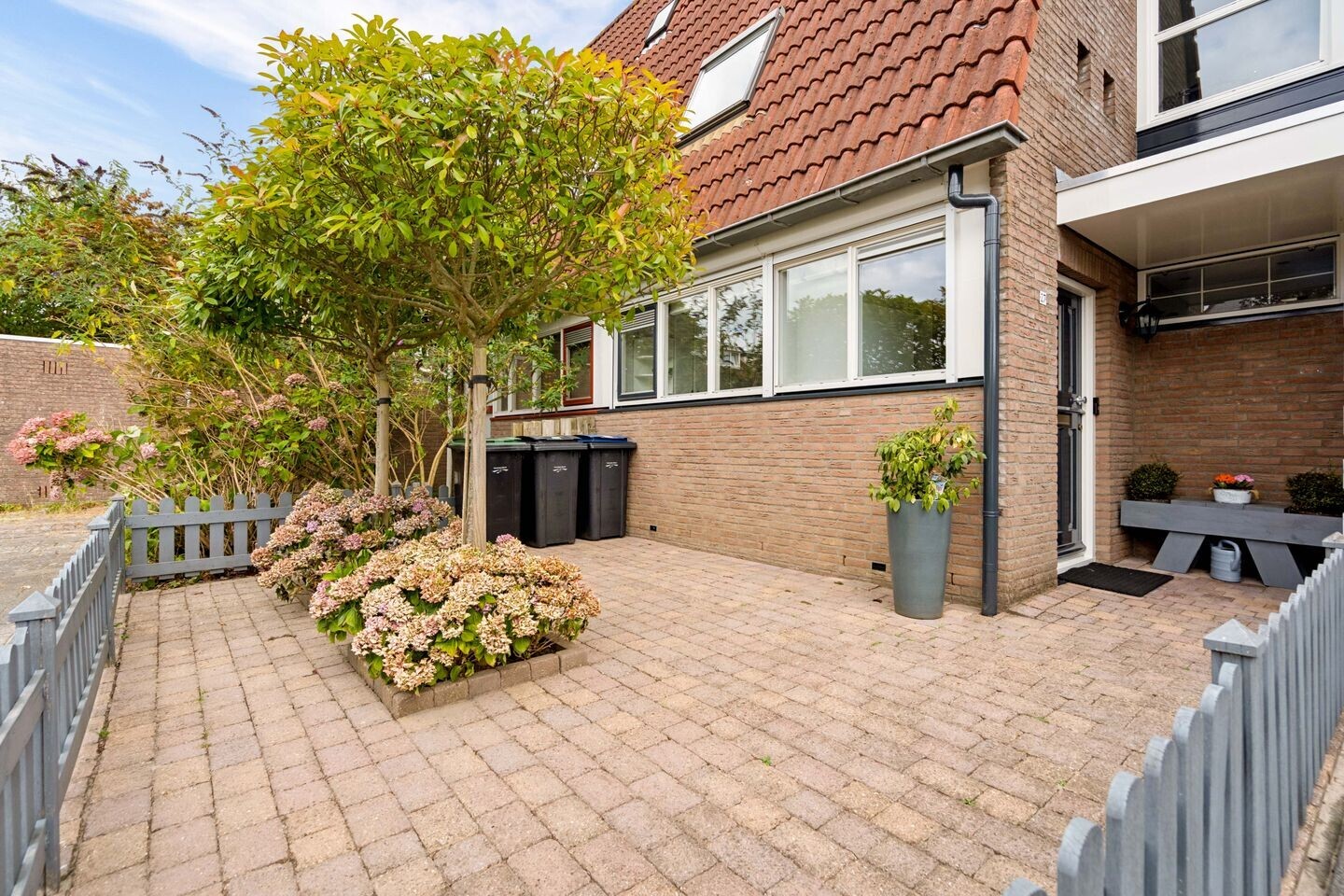 Tussenwoning te koop: Fluitekruidstraat 27, Almere