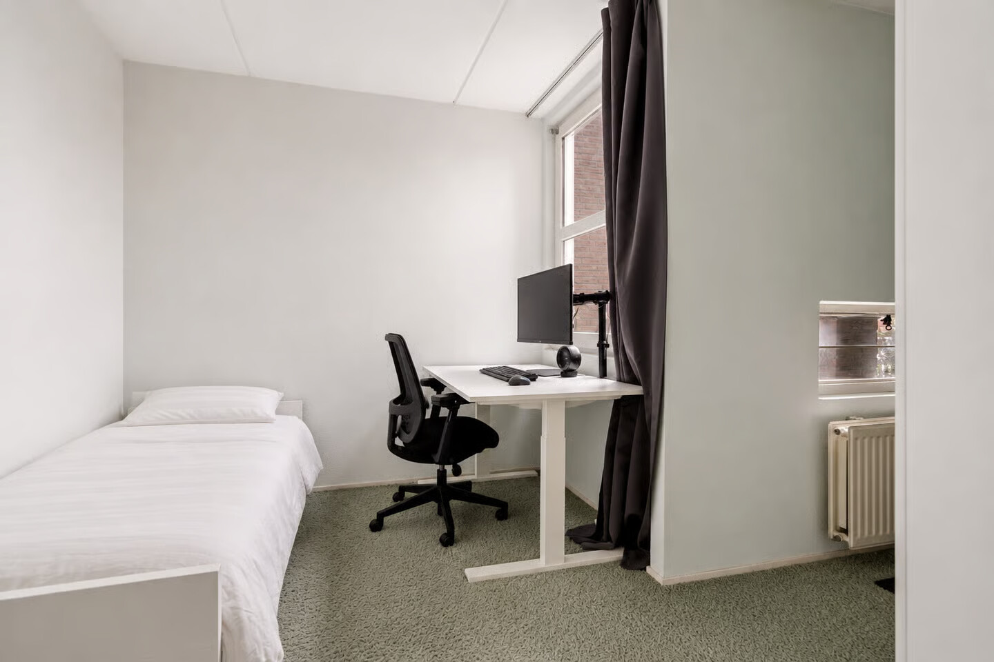 Tussenwoning te koop: Fluitekruidstraat 27, Almere