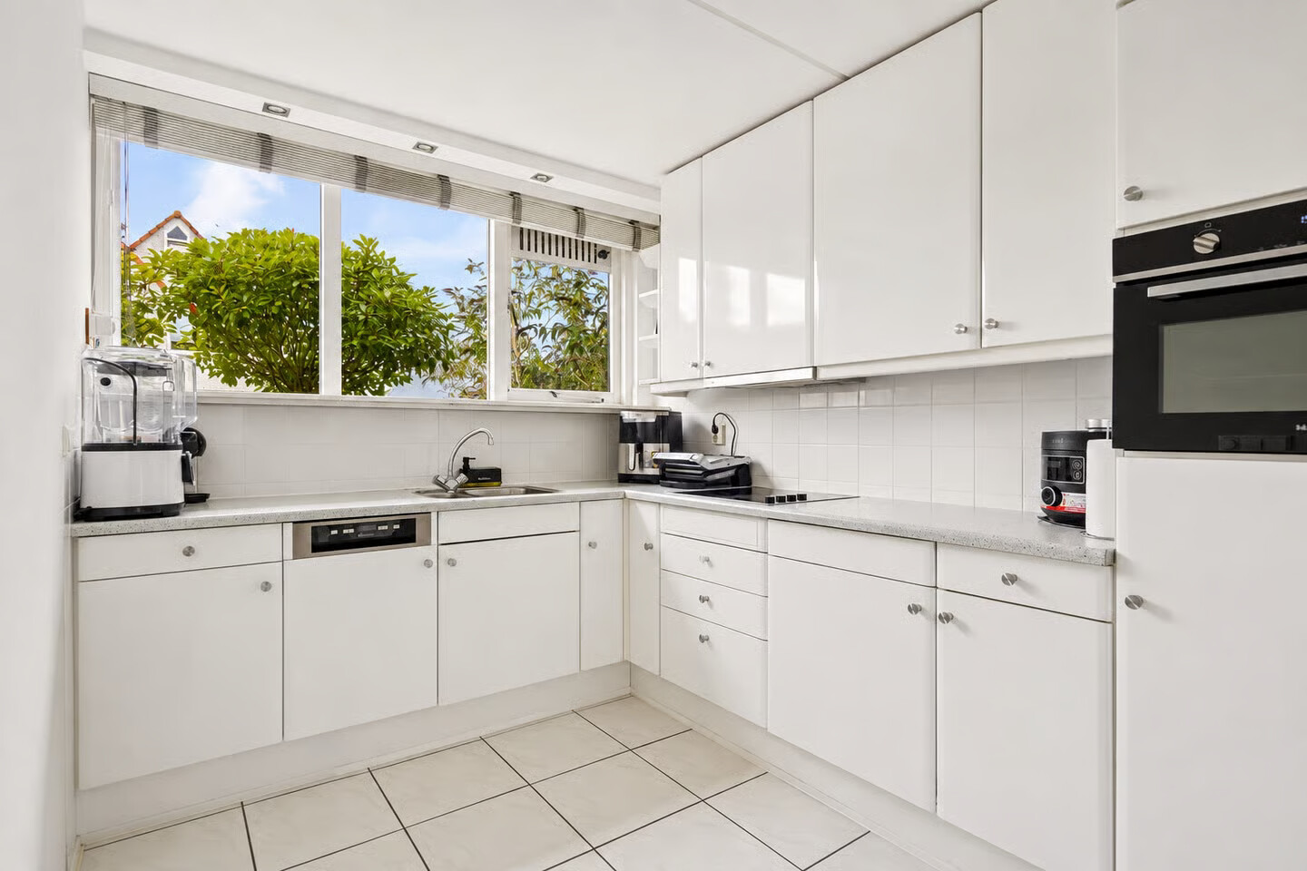 Tussenwoning te koop: Fluitekruidstraat 27, Almere