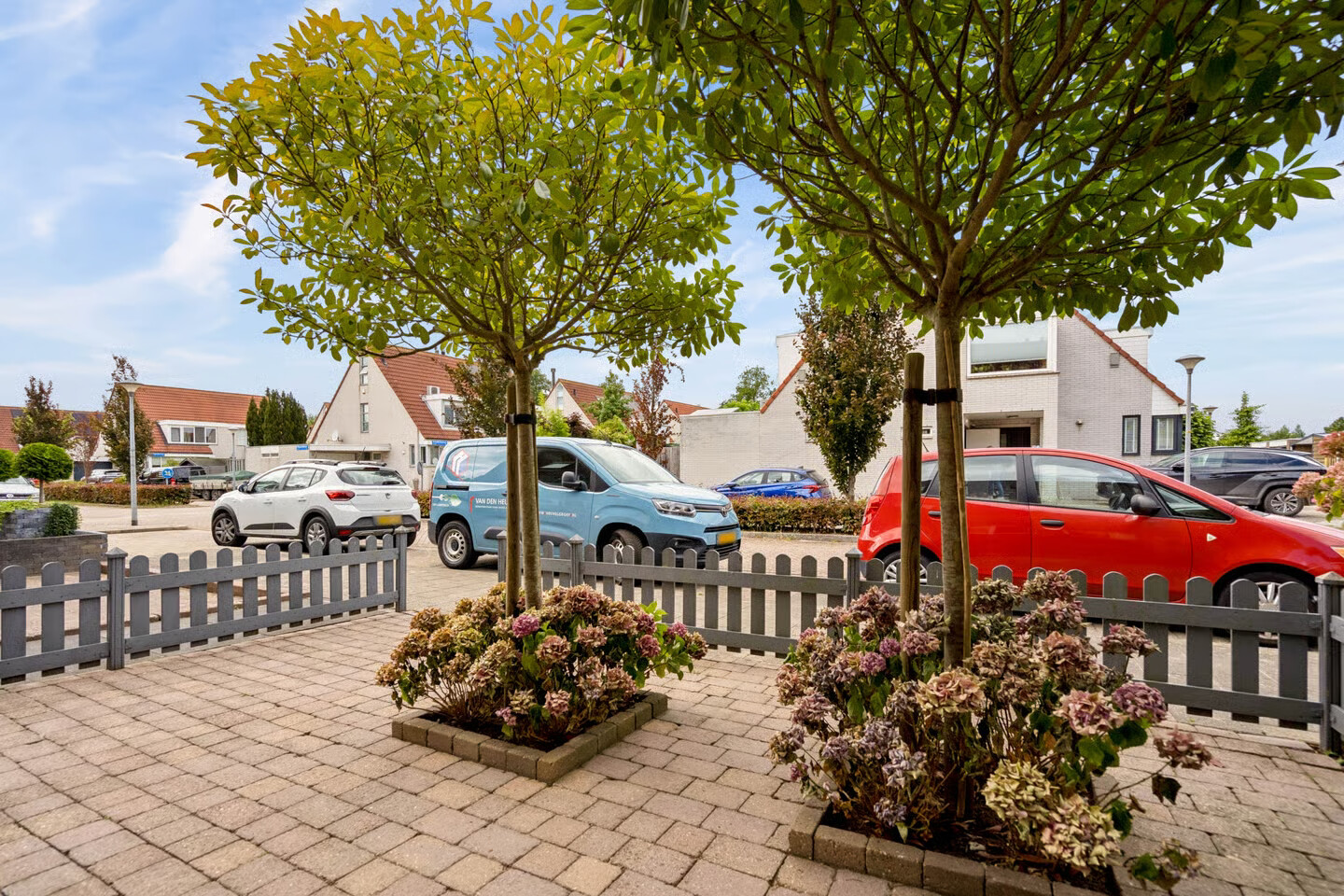 Tussenwoning te koop: Fluitekruidstraat 27, Almere
