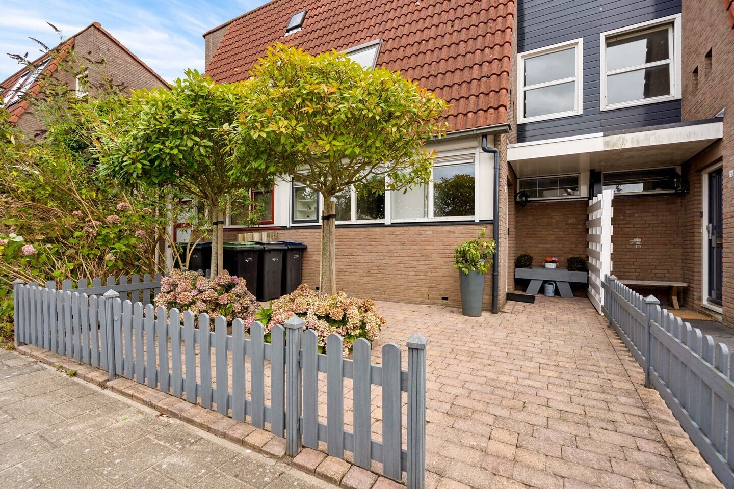 Tussenwoning te koop: Fluitekruidstraat 27, Almere