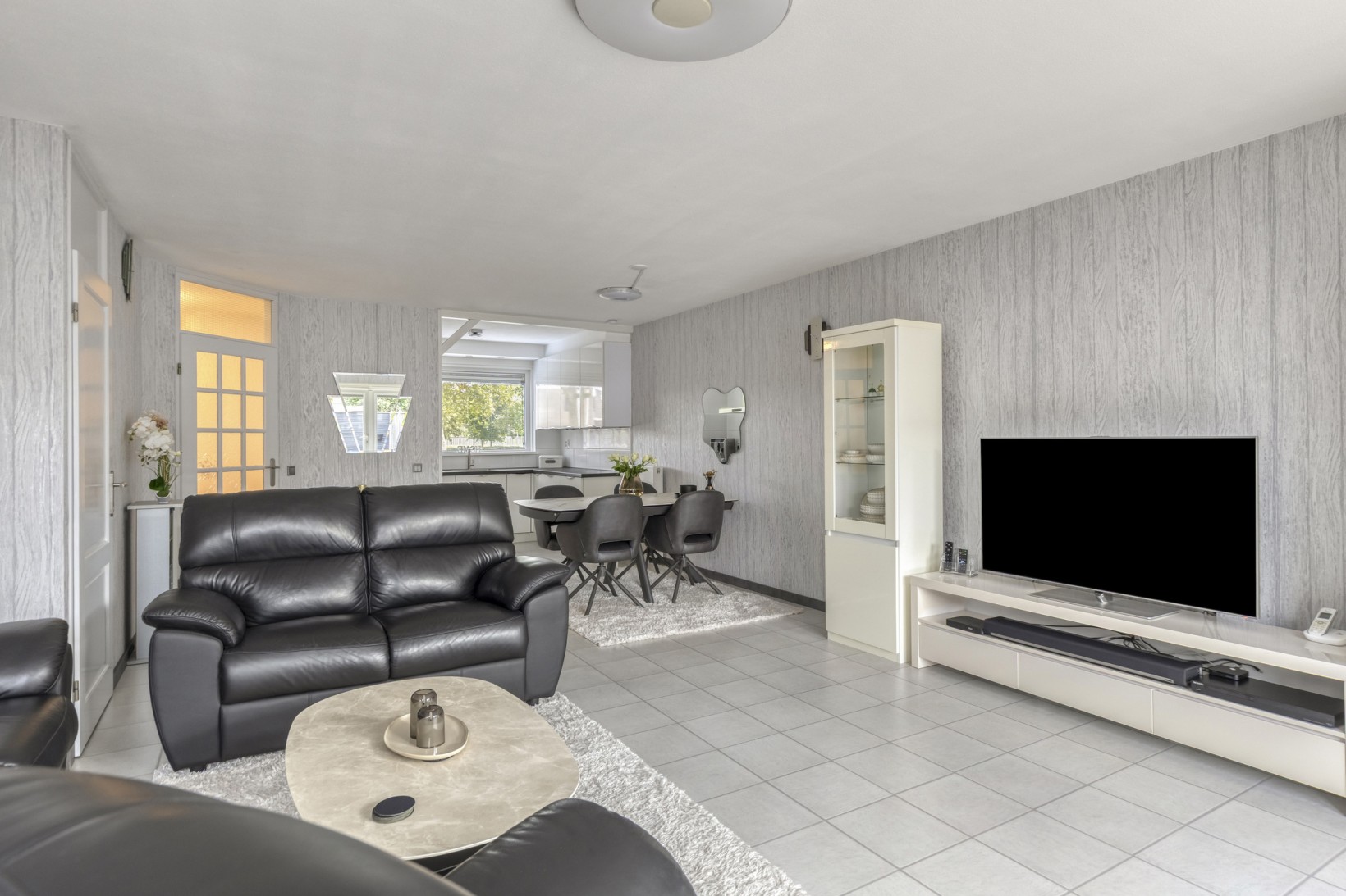 Tussenwoning te koop: Zilvermosstraat 85, Almere