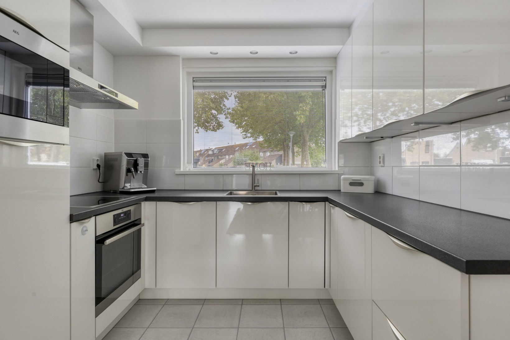 Tussenwoning te koop: Zilvermosstraat 85, Almere