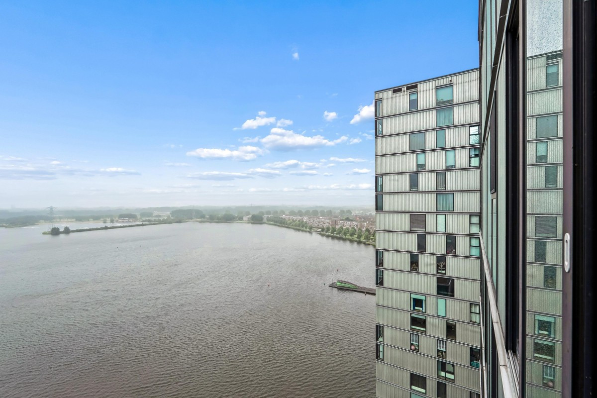 Appartement te koop: Koetsierbaan 125, Almere