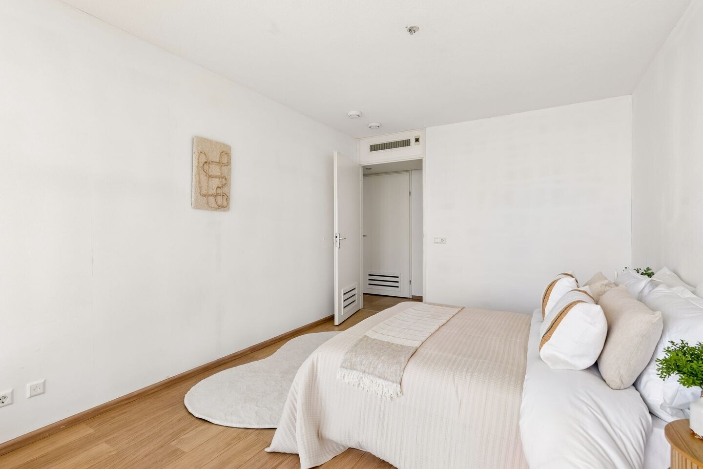 Appartement te koop: Koetsierbaan 143, Almere