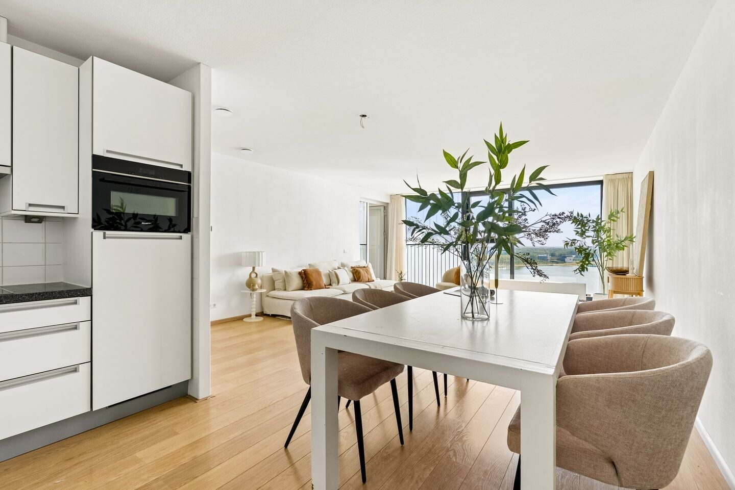 Appartement te koop: Koetsierbaan 143, Almere