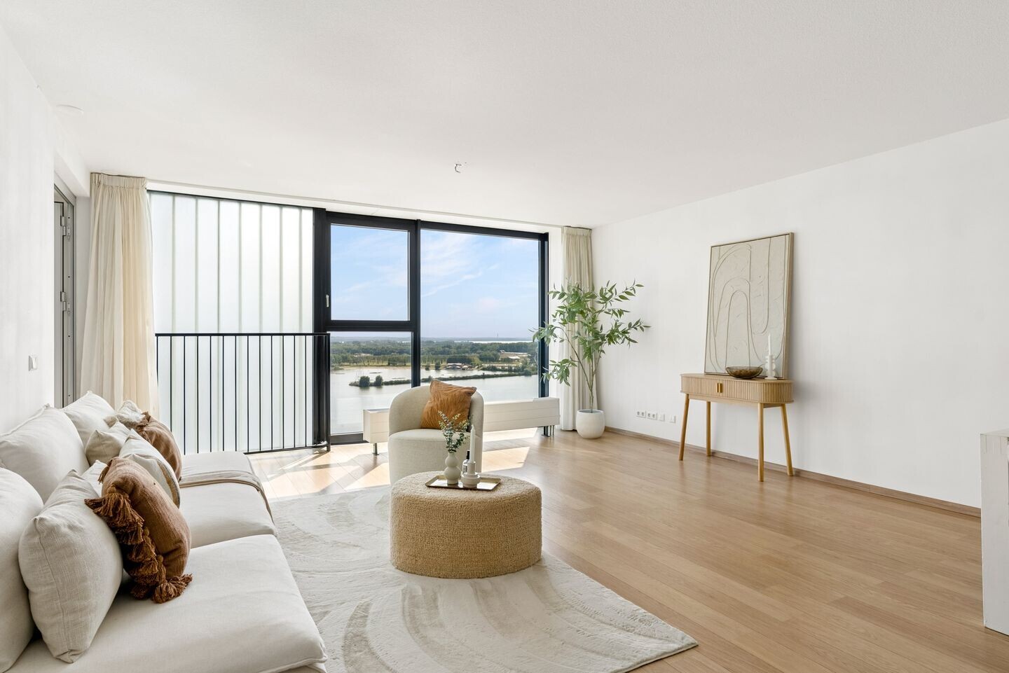 Appartement te koop: Koetsierbaan 143, Almere