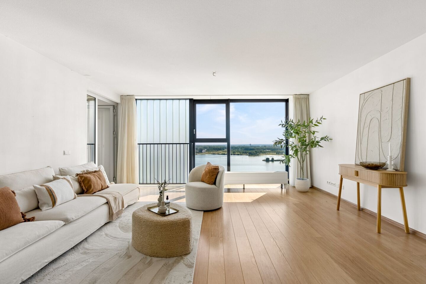 Appartement te koop: Koetsierbaan 143, Almere