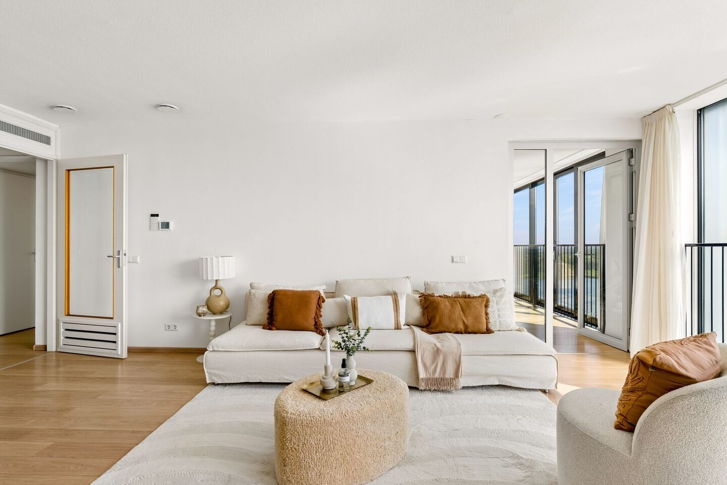Appartement te koop: Koetsierbaan 143, Almere