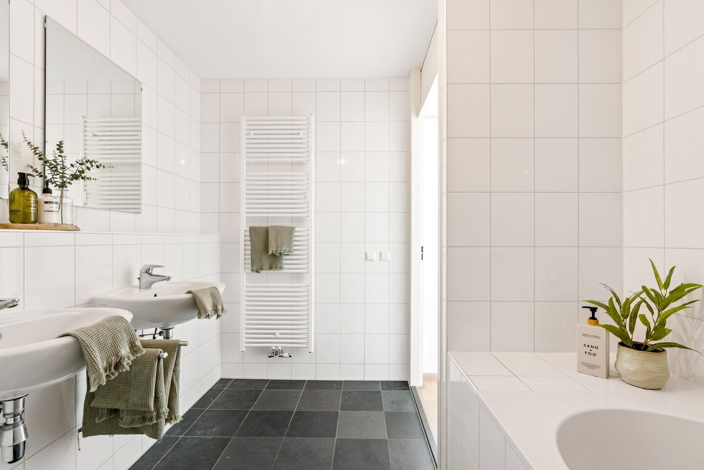 Appartement te koop: Koetsierbaan 143, Almere