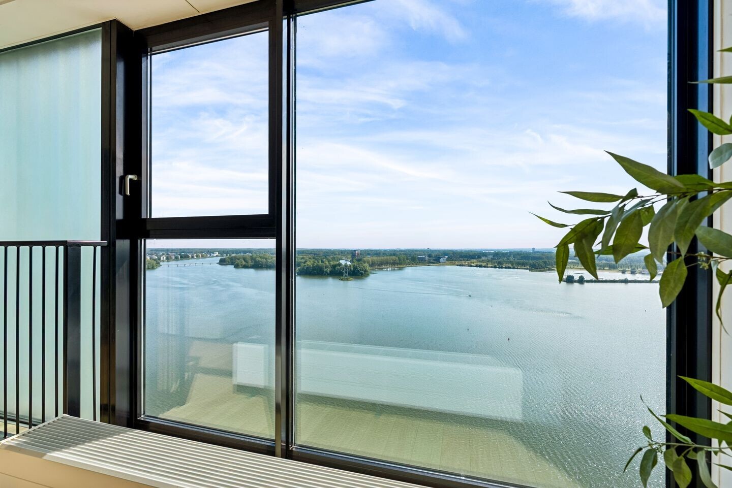 Appartement te koop: Koetsierbaan 143, Almere