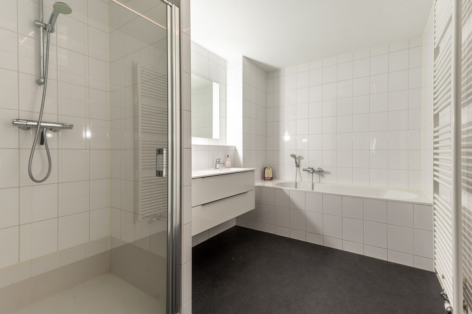 Appartement te koop: Koetsierbaan 229, Almere