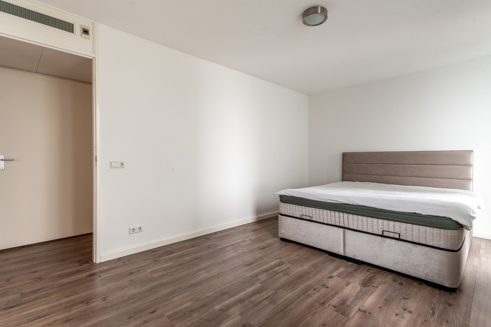 Appartement te koop: Koetsierbaan 229, Almere
