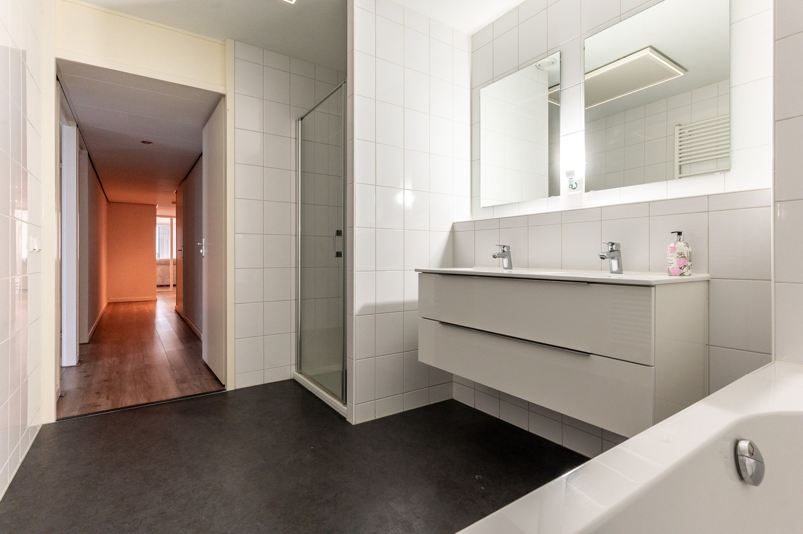 Appartement te koop: Koetsierbaan 229, Almere
