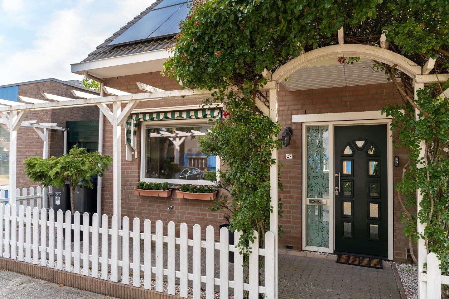 Hoekwoning te koop: IJsselmeerweg 27, Almere