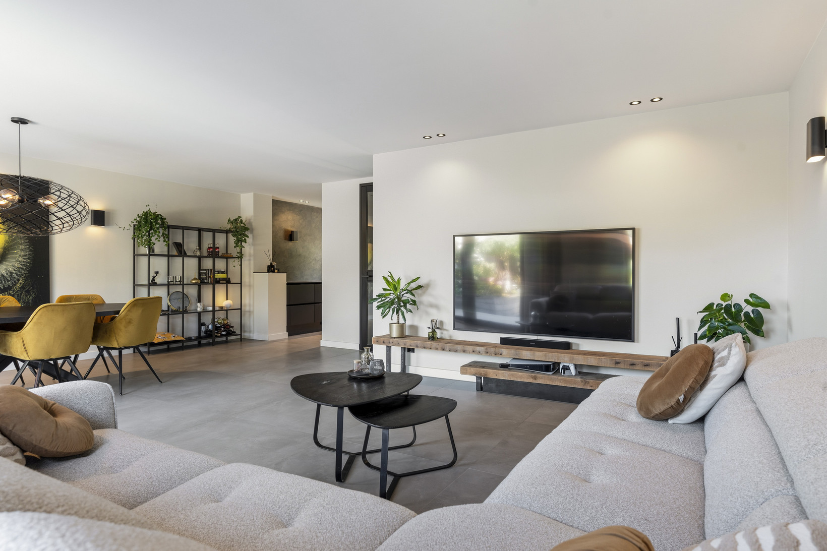 Tussenwoning te koop: Baarsweg 15, Almere