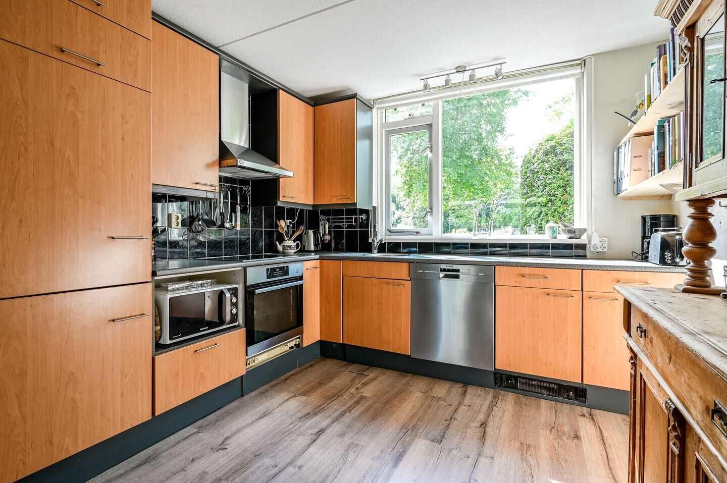 Tussenwoning te koop: Verzetslaan 114, Almere