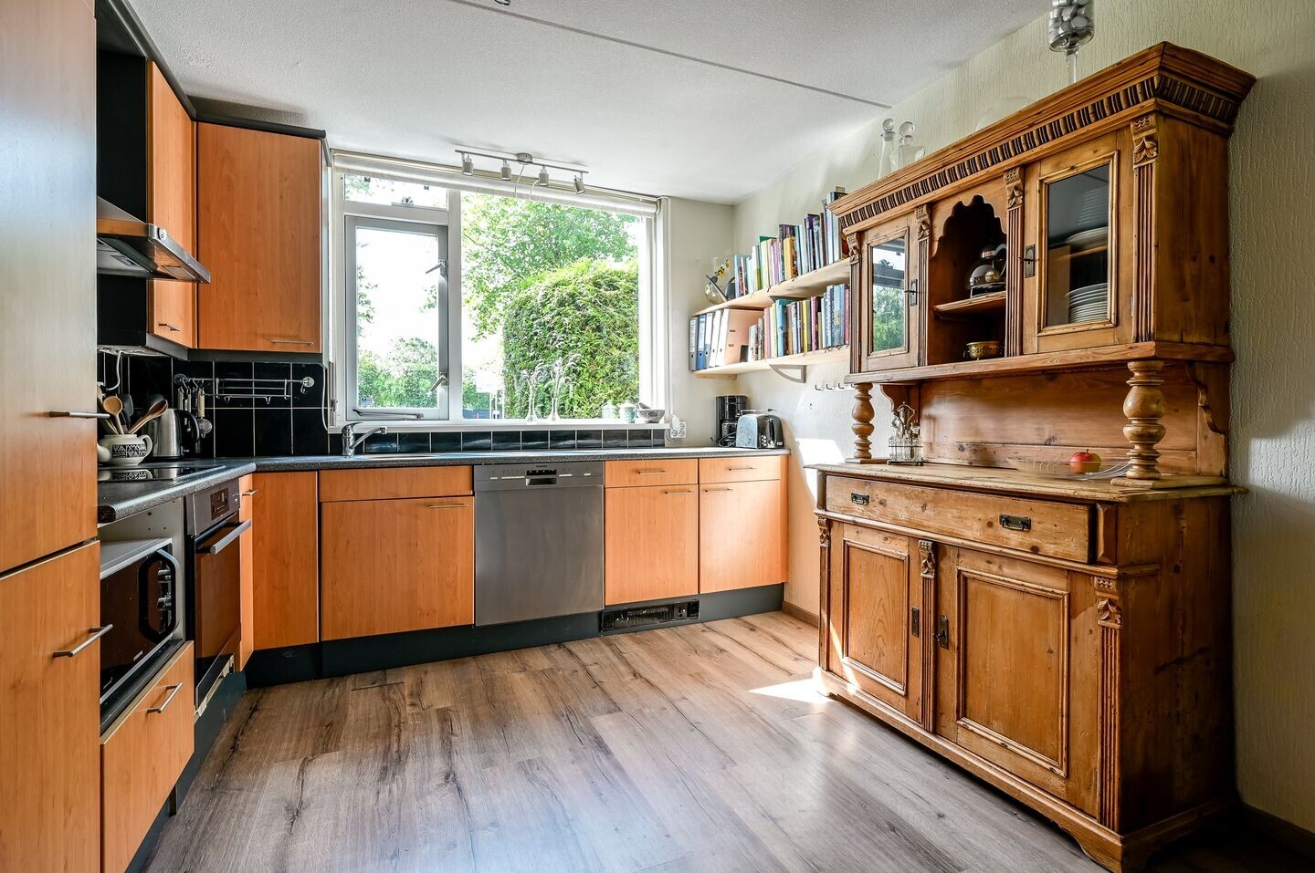 Tussenwoning te koop: Verzetslaan 114, Almere