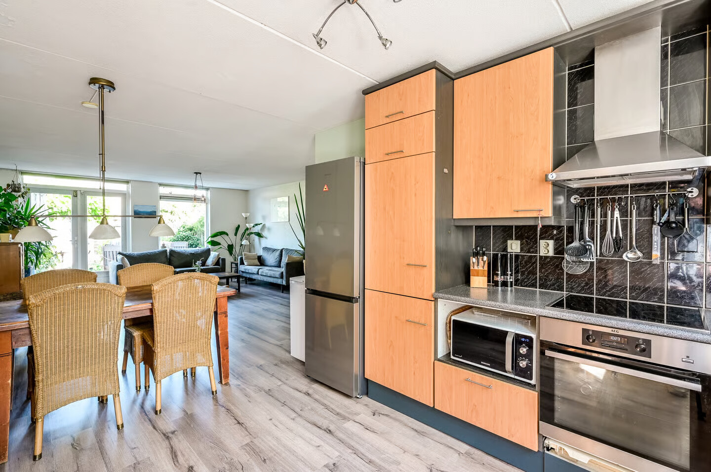 Tussenwoning te koop: Verzetslaan 114, Almere