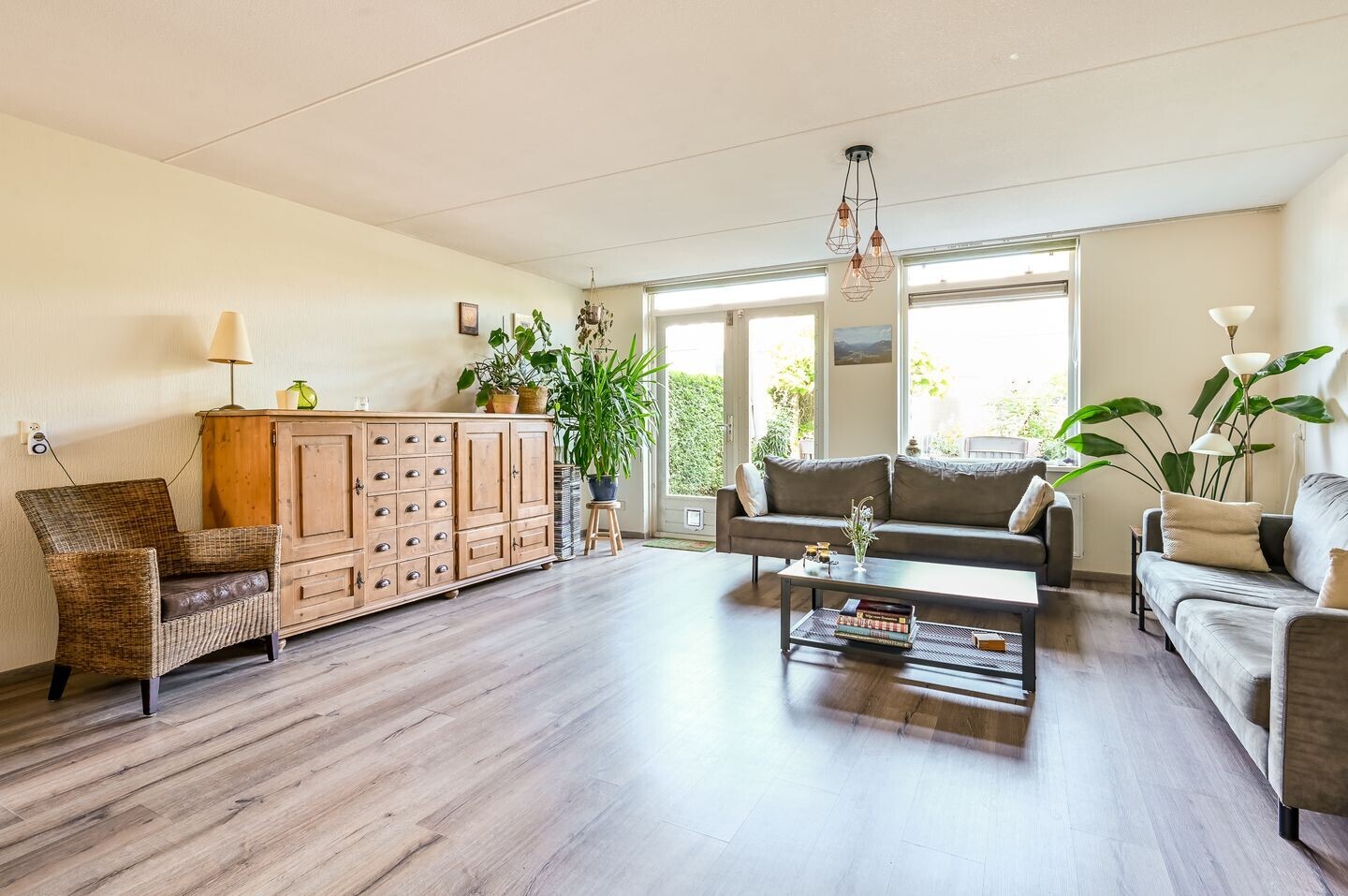 Tussenwoning te koop: Verzetslaan 114, Almere