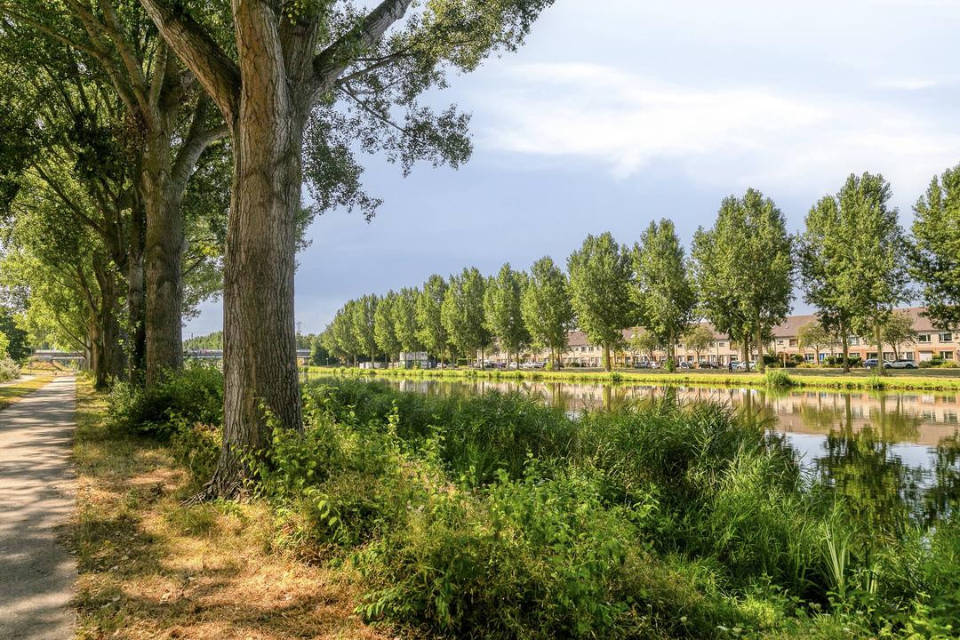 Tussenwoning te koop: Jozef Israëlslaan 28, Almere