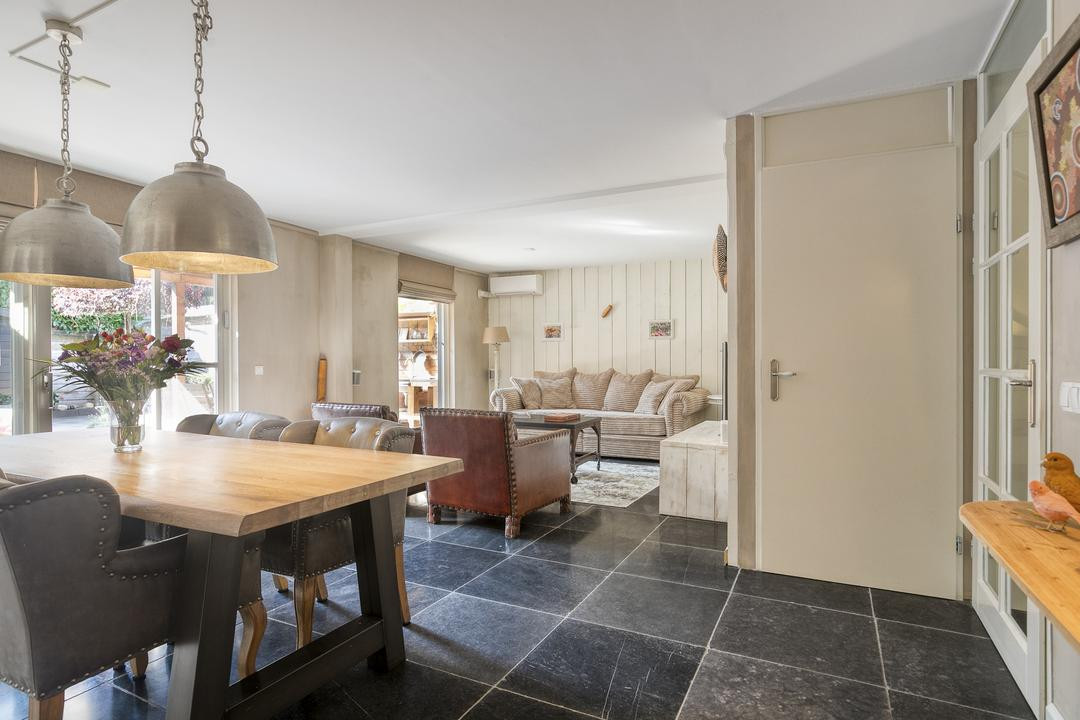 Tussenwoning te koop: Jozef Israëlslaan 28, Almere