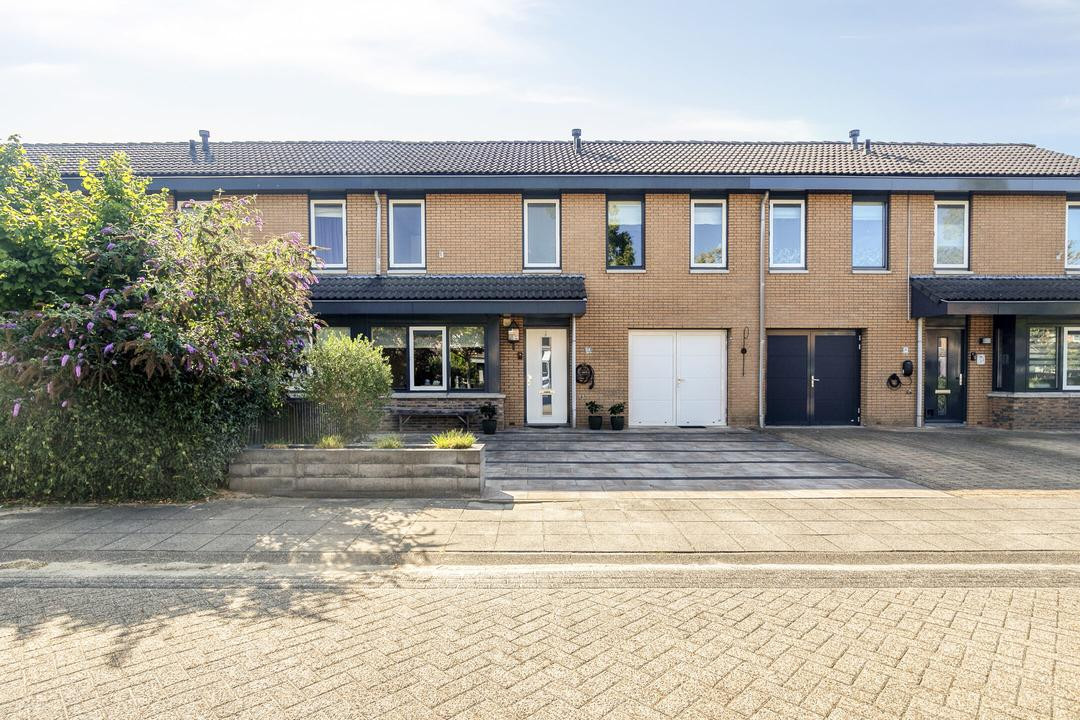 Tussenwoning te koop: Jozef Israëlslaan 28, Almere