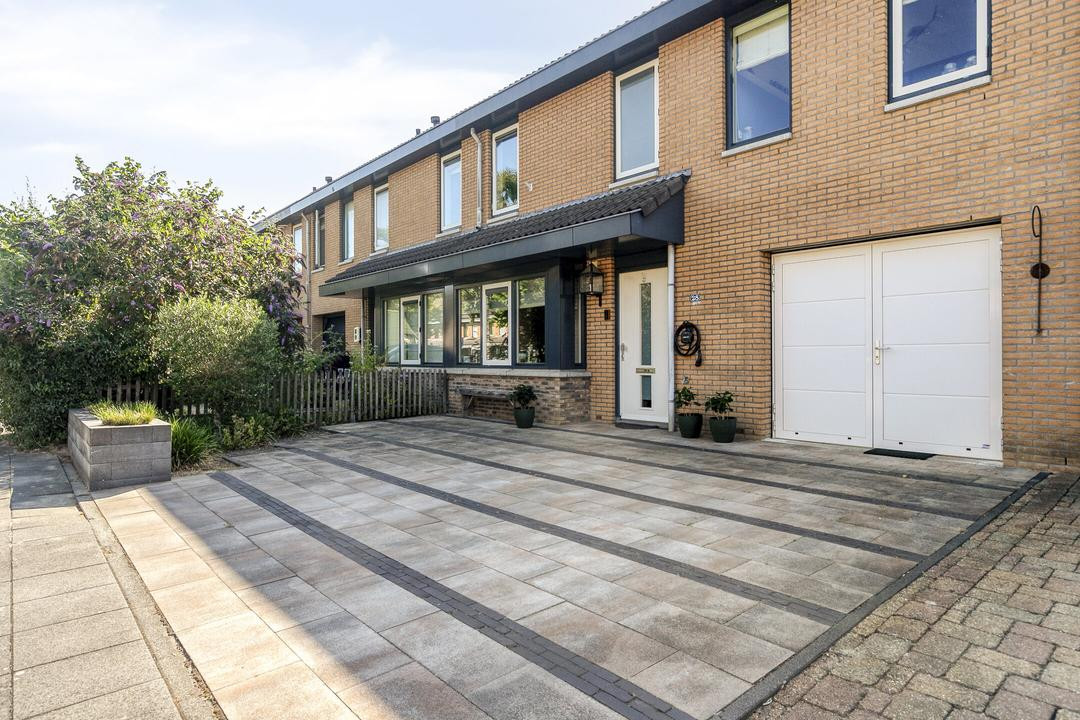 Tussenwoning te koop: Jozef Israëlslaan 28, Almere