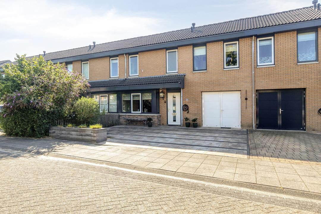 Tussenwoning te koop: Jozef Israëlslaan 28, Almere