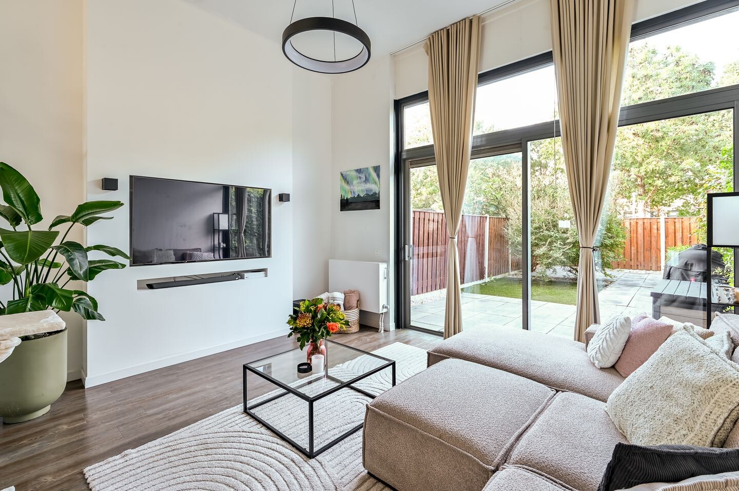 Tussenwoning te koop: Mesdagstraat 20, Almere