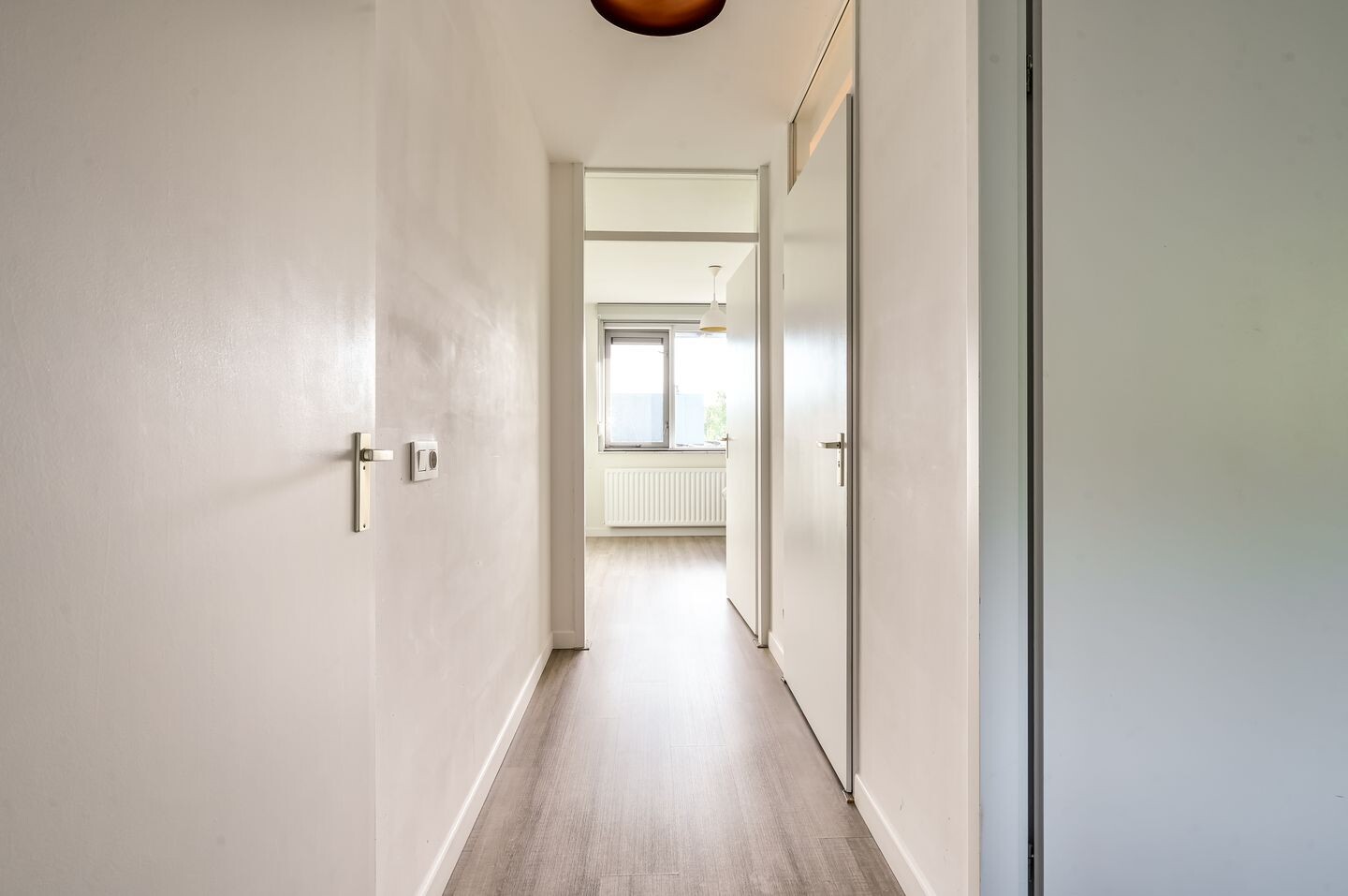Tussenwoning te koop: Mesdagstraat 20, Almere